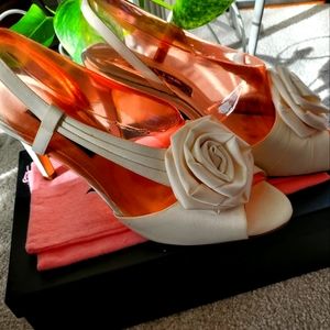 Nina Kora Peep Toe High Heels in Ivory Luster sz 8.5m